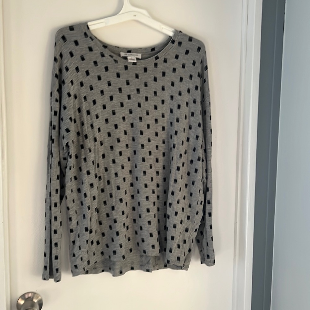 Scoop neck long sleeve sweater